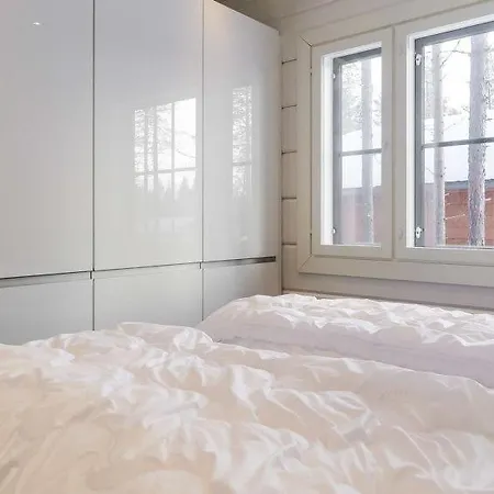 Sleeps 8 *