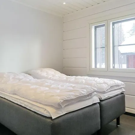 Sleeps 8 *