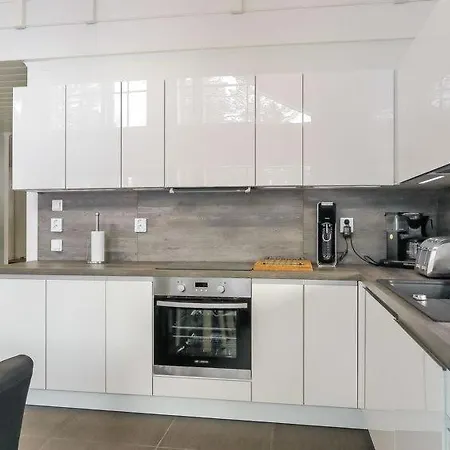 Sleeps 8 Loma-asunnot Sirkka